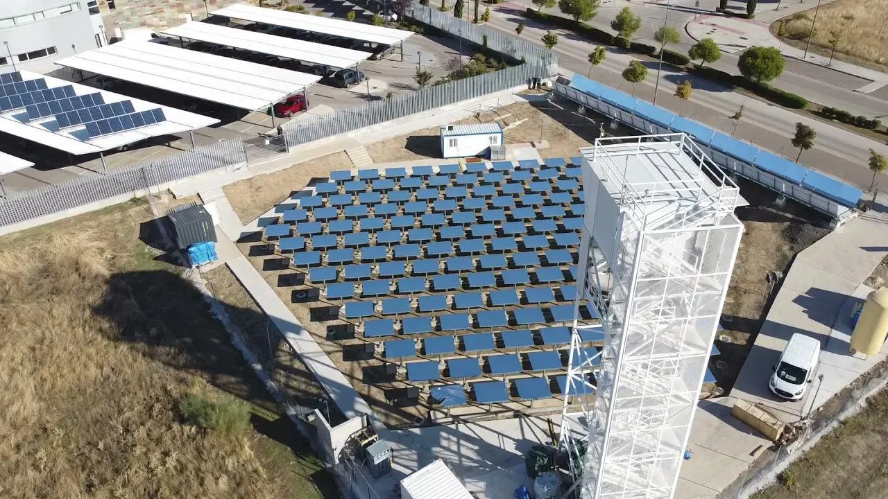 Aplanatic secondary concentrators for solar towers